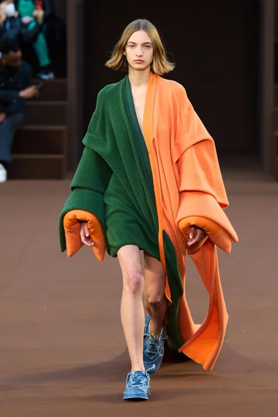 Look 32